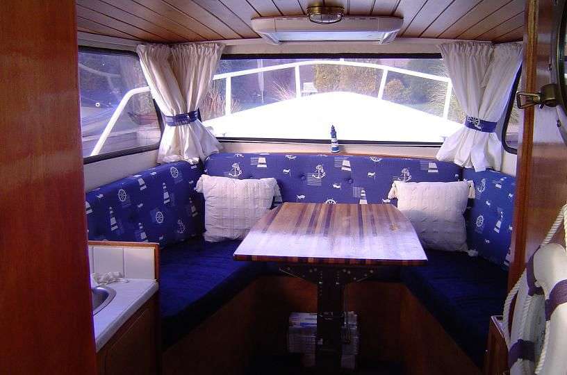 Cabin cruiser 4 guests