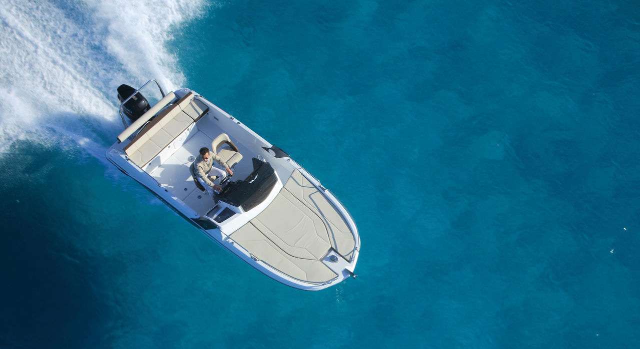 Boat in Ibiza for 8 people BENETEAU FLYER 6.6 2017