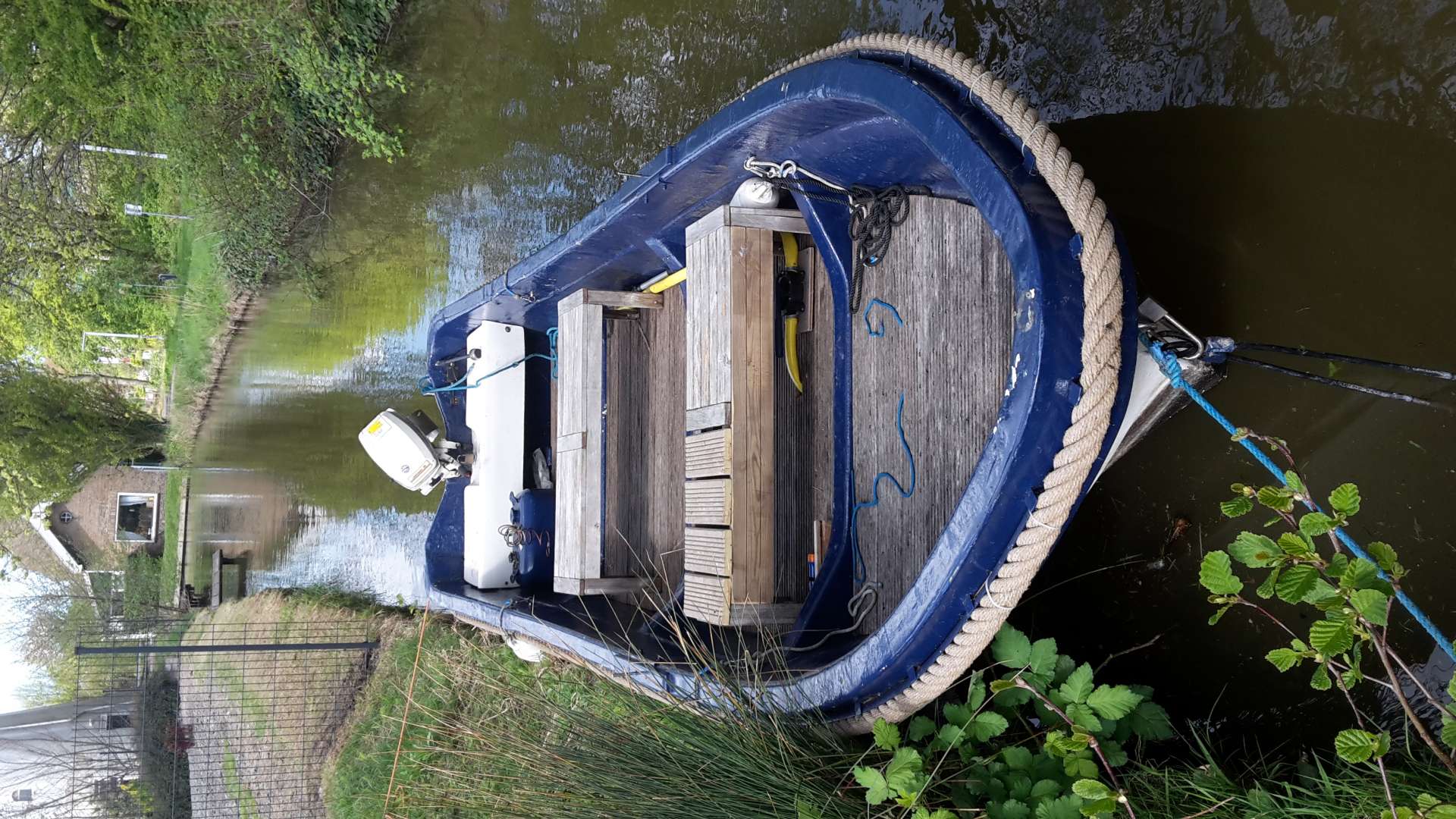 Motorboot buitenboordmotor te huur/Sloop with outboard engine for rental