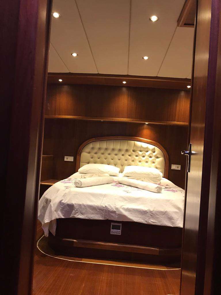 Dit prachtige luxe gulet jacht is 24m lang en voor 12 personen.