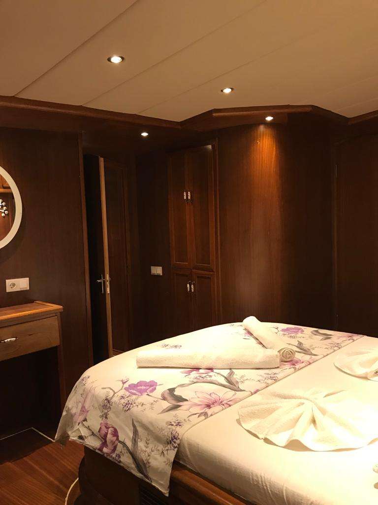 Dit prachtige luxe gulet jacht is 24m lang en voor 12 personen.