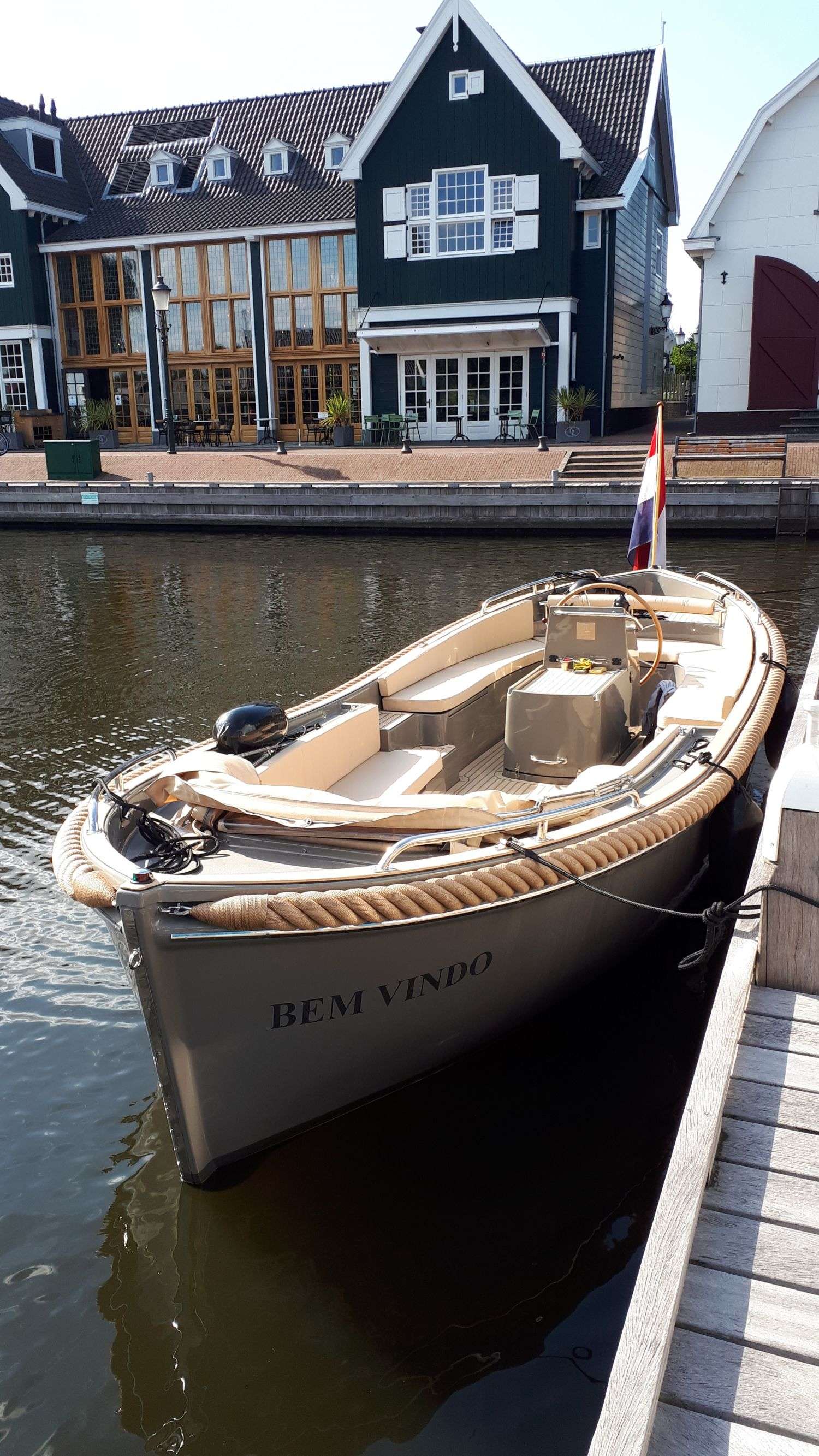 Een van de mooiste sloepen te huur in Haarlem e.o. met ervaren schipper:  Seafury 760