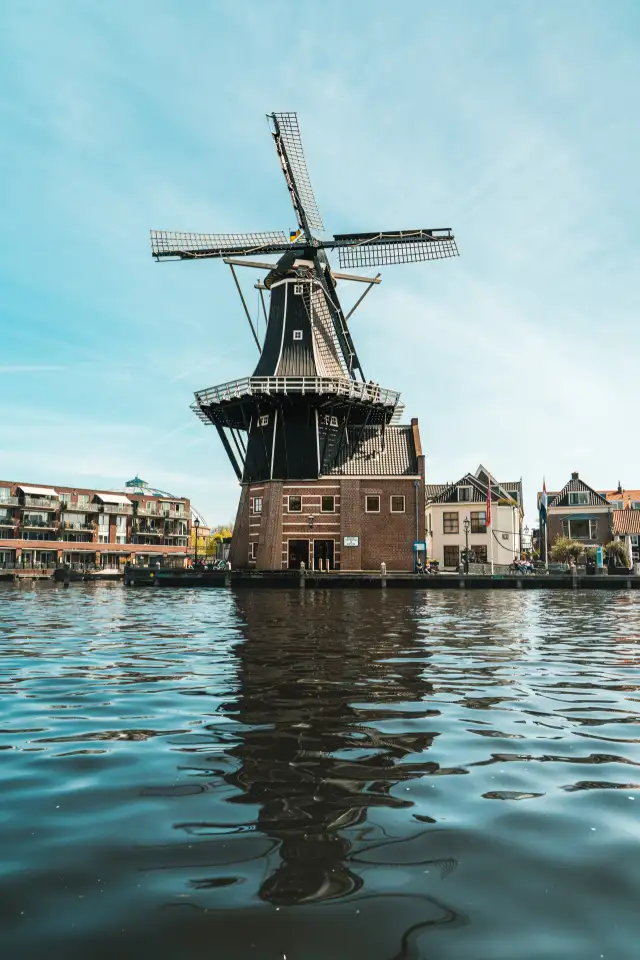 Verken Haarlem door een boot te huren